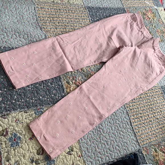 So Cute!!!!! Old Navy pixie high rise blush pink daisy embroidered pants. - Picture 1 of 4